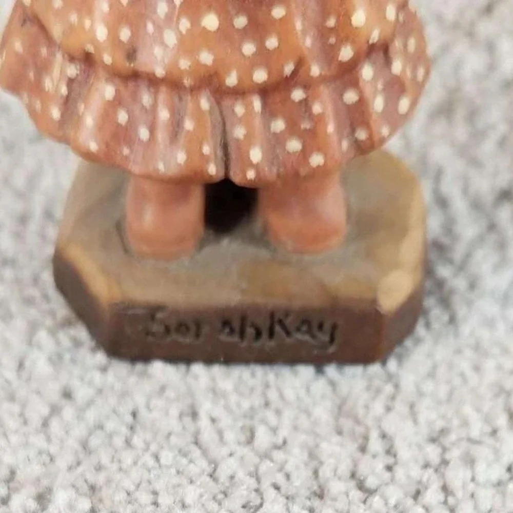 ANRI Bedtime Girl With Doll Sarah Kay Wood Carving Figurine‎ Italy 4 Inch